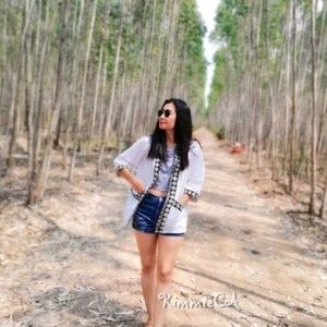 White embroidered contrasting piping kimono size M